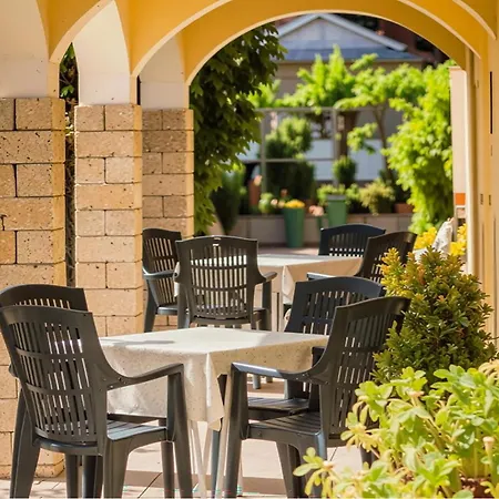 1 Bedroom Awesome In Apartament