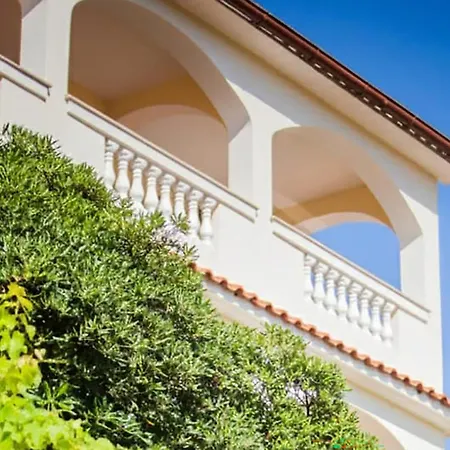 1 Bedroom Awesome In