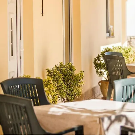 1 Bedroom Awesome In דירה