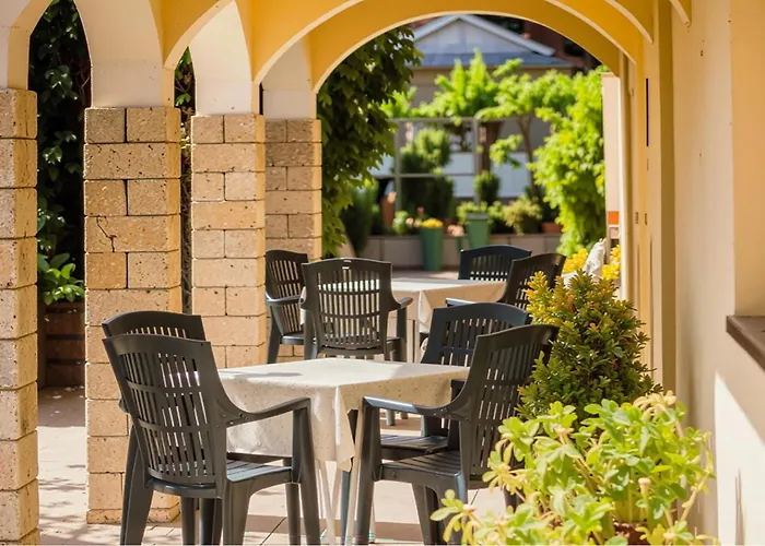 1 Bedroom Awesome In דירה